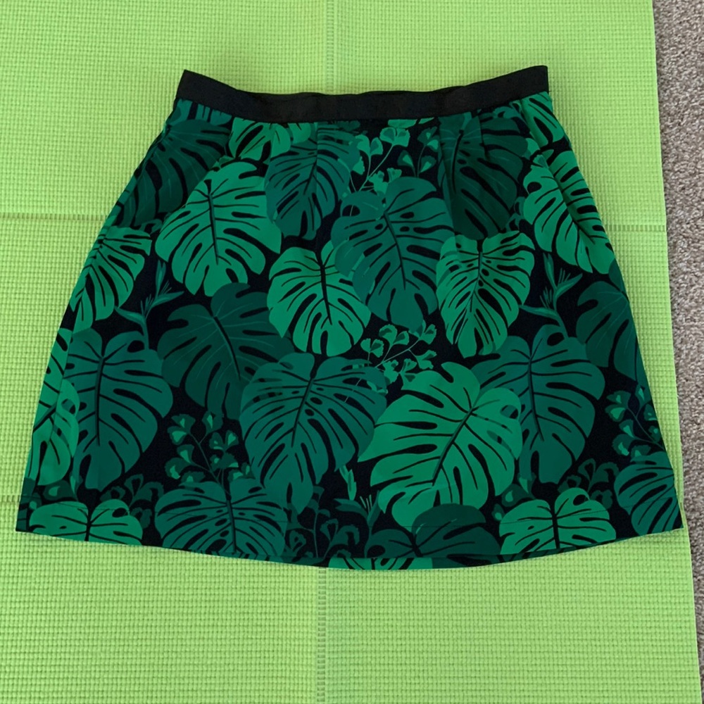 Banana Republic tropical print skirt with pleating detail.